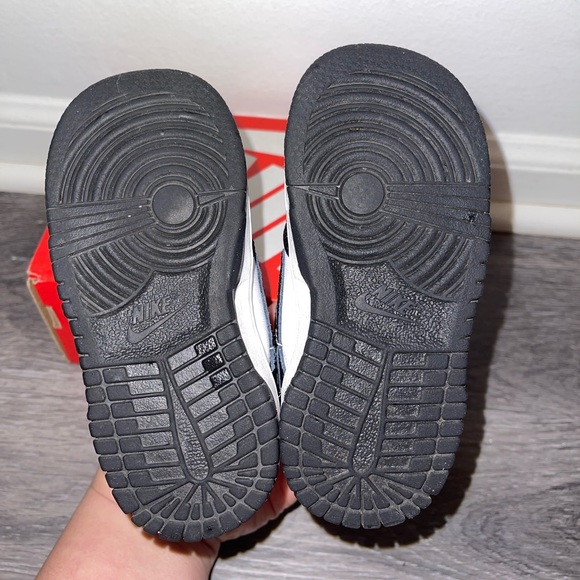 SOLD Toddler Nike Panda Dunks 7C - Picture 6 of 7